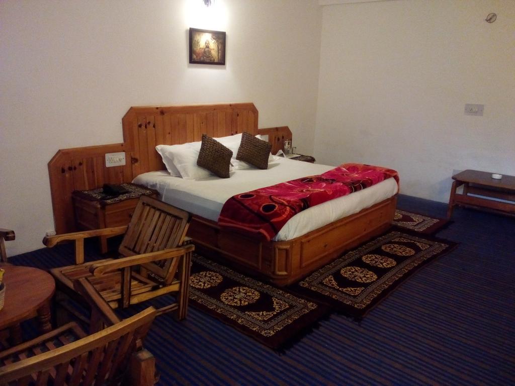 Akash Hills Hotel Manāli Extérieur photo