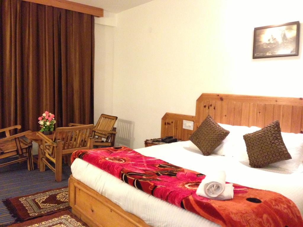 Akash Hills Hotel Manāli Extérieur photo