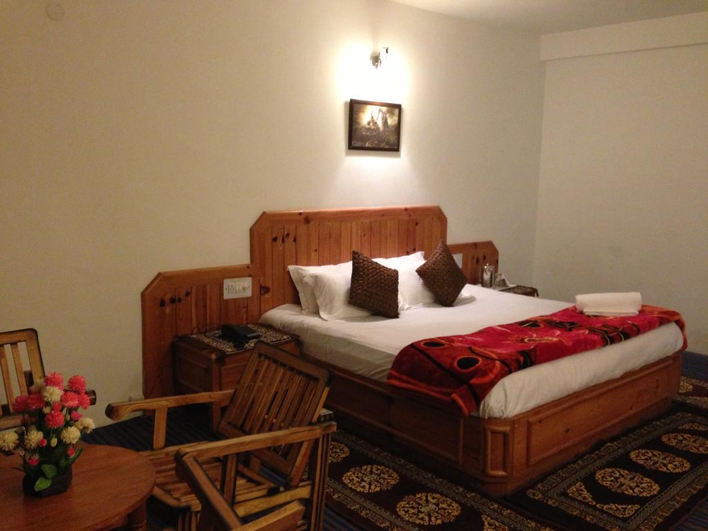 Akash Hills Hotel Manāli Extérieur photo