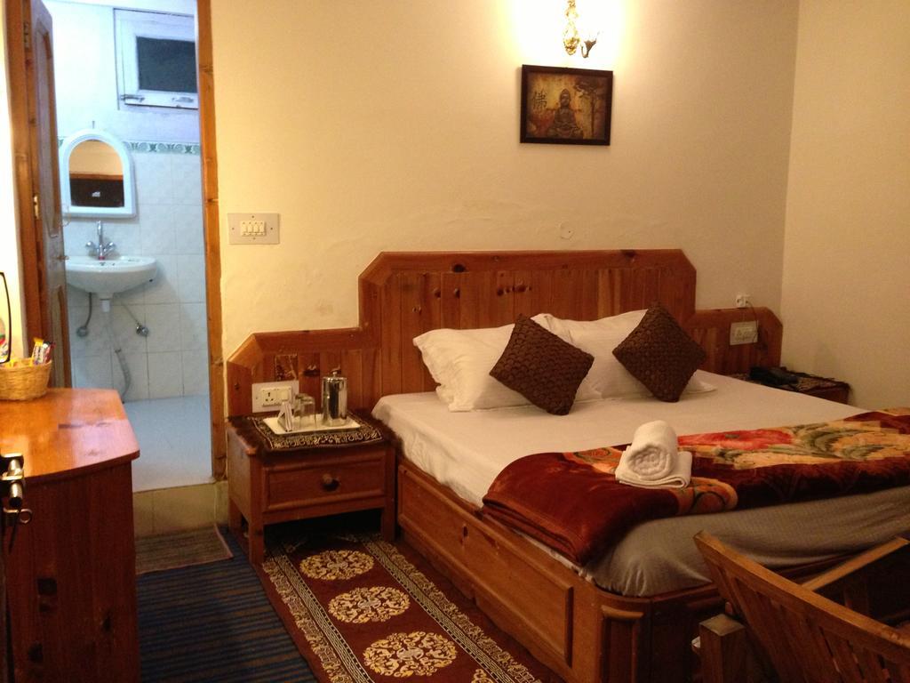 Akash Hills Hotel Manāli Extérieur photo