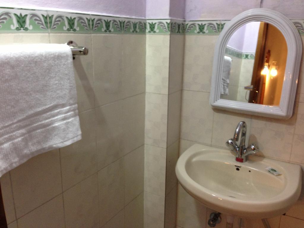 Akash Hills Hotel Manāli Extérieur photo