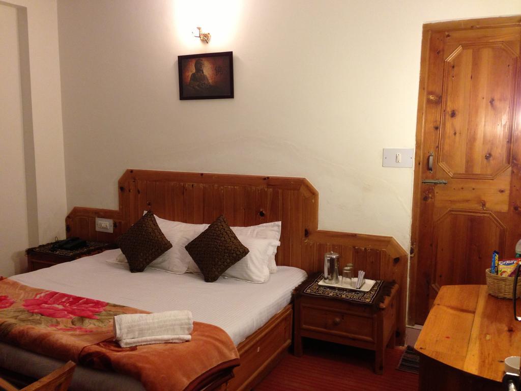 Akash Hills Hotel Manāli Extérieur photo