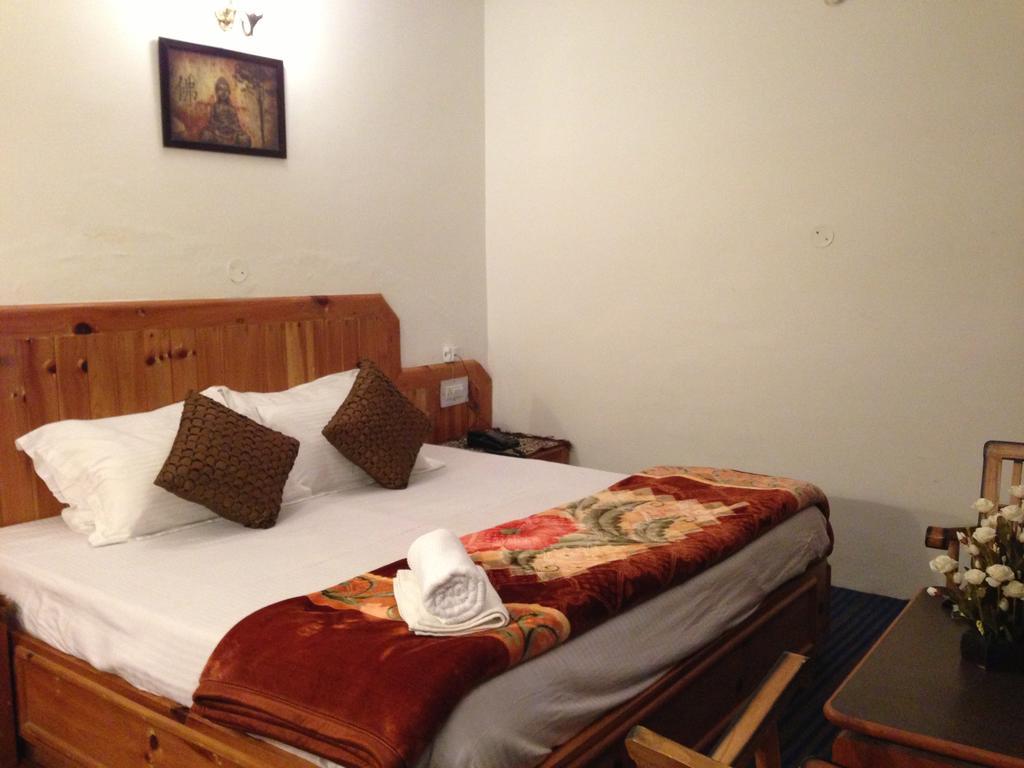 Akash Hills Hotel Manāli Extérieur photo