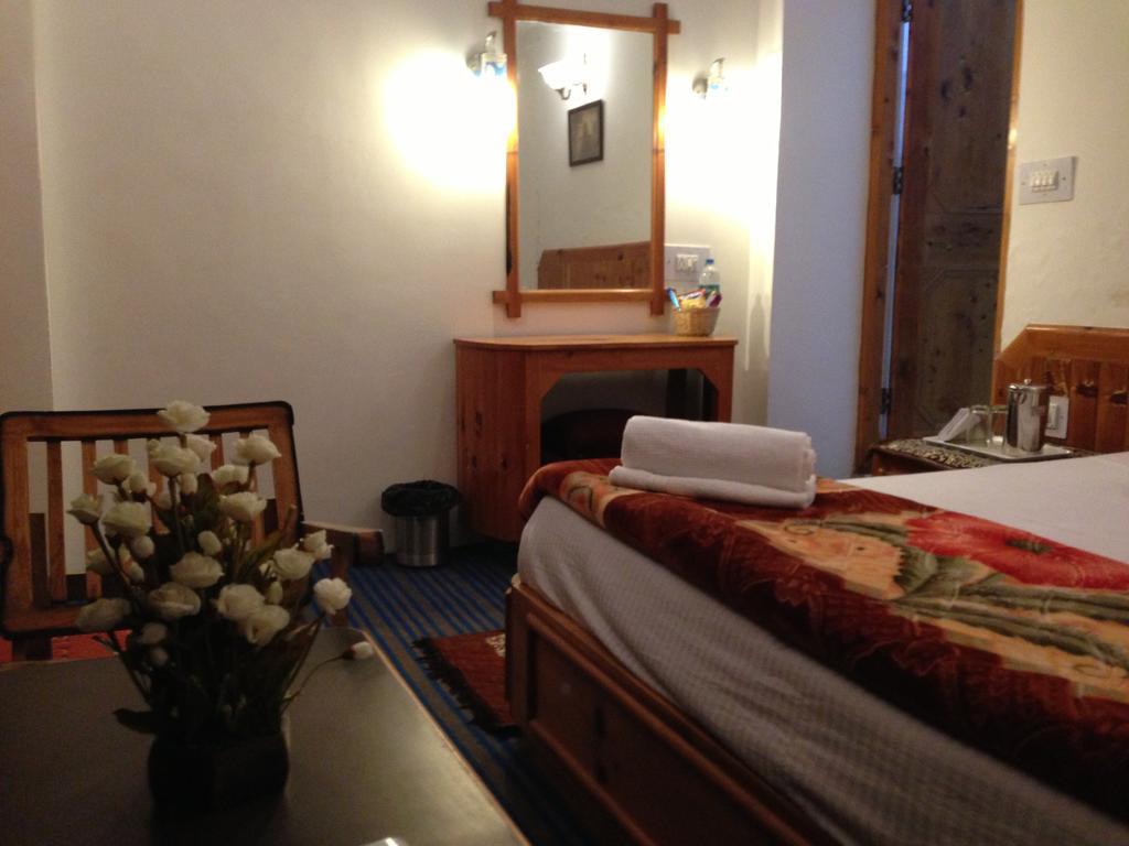 Akash Hills Hotel Manāli Extérieur photo