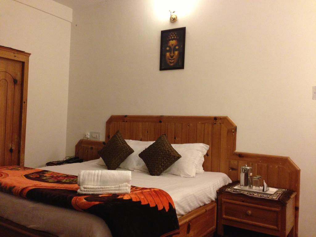 Akash Hills Hotel Manāli Extérieur photo