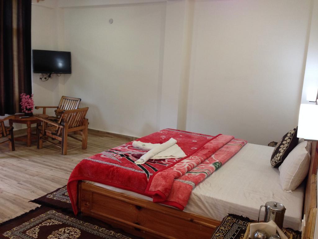 Akash Hills Hotel Manāli Extérieur photo