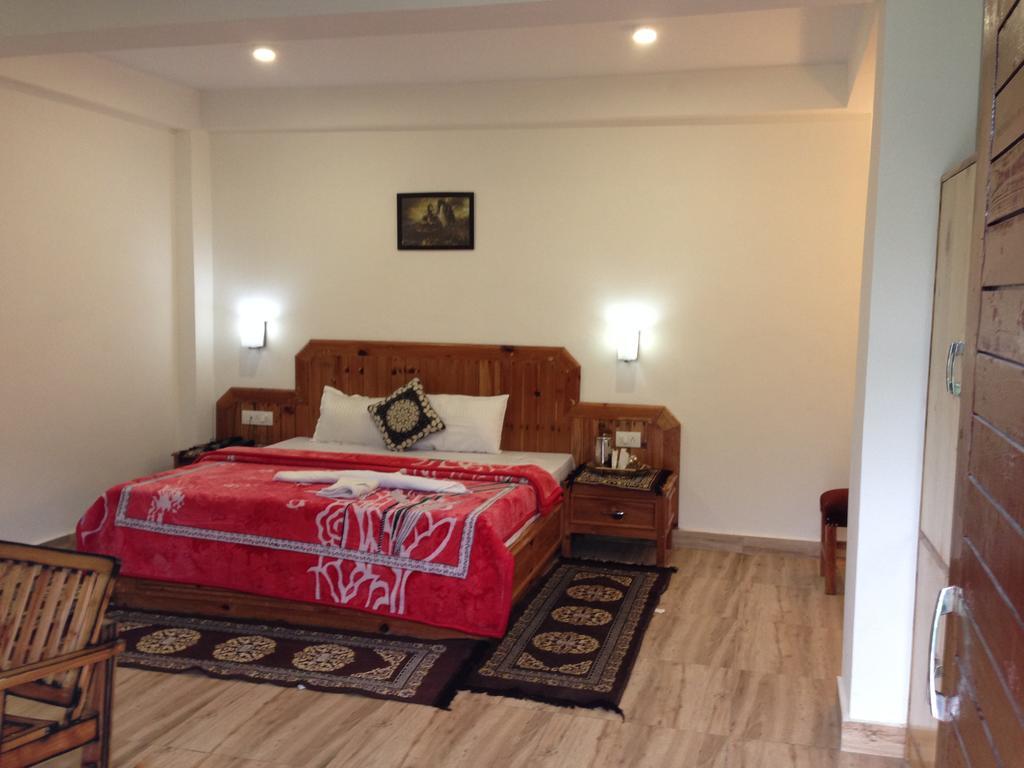 Akash Hills Hotel Manāli Extérieur photo