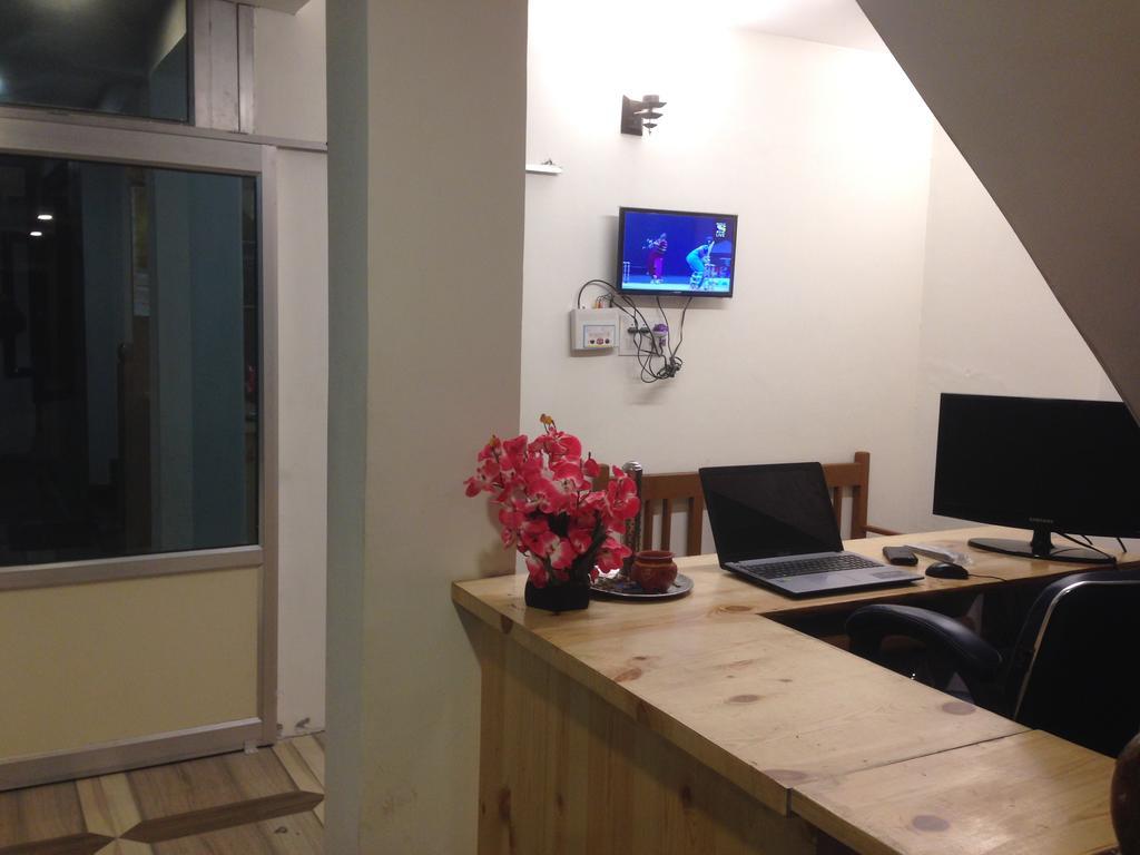 Akash Hills Hotel Manāli Extérieur photo