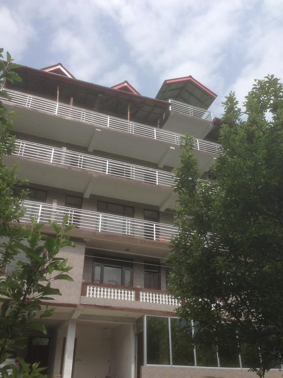 Akash Hills Hotel Manāli Extérieur photo